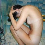 入浴画像           自宅の風呂場で素人娘たちが入浴してたので勝手に撮影しちゃった                      自宅の風呂場で彼女や家族などの素人女性たちが素っ裸で入浴していたので、こっそり盗撮しちゃった。全裸になってシャワーを浴びたり体を洗っている普段のままの素人女性の姿ってエロいですね。同棲しているのか結婚しているのか、それとも家族なのか関係性は...                                                          2021.07.15                                                          入浴画像