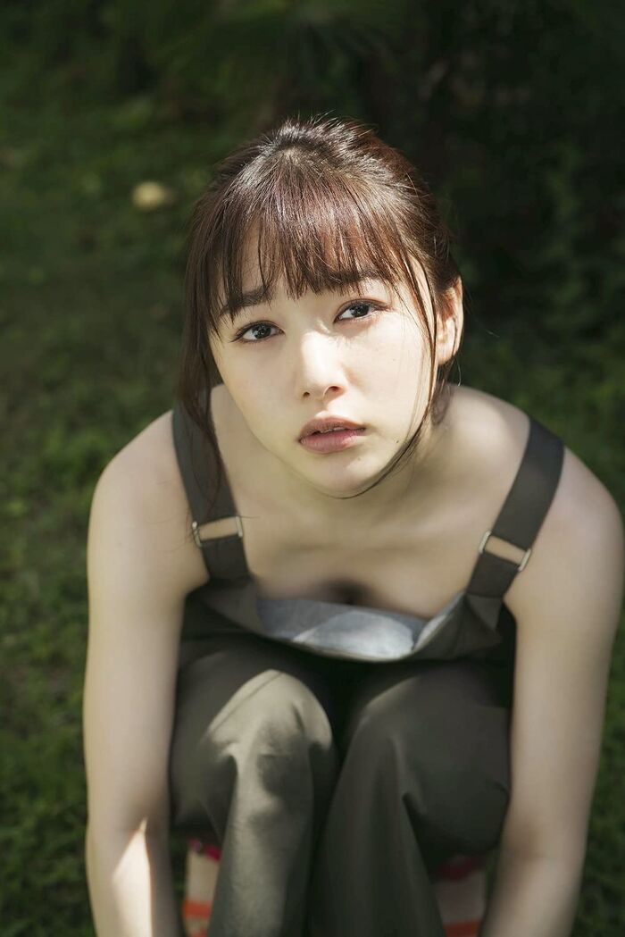 【Image】Sakurai Hinako, boldly show off the cleavage! 1 overall in the 2022 calendar book! Unveil an adult side in the costume that attacked! 3th image