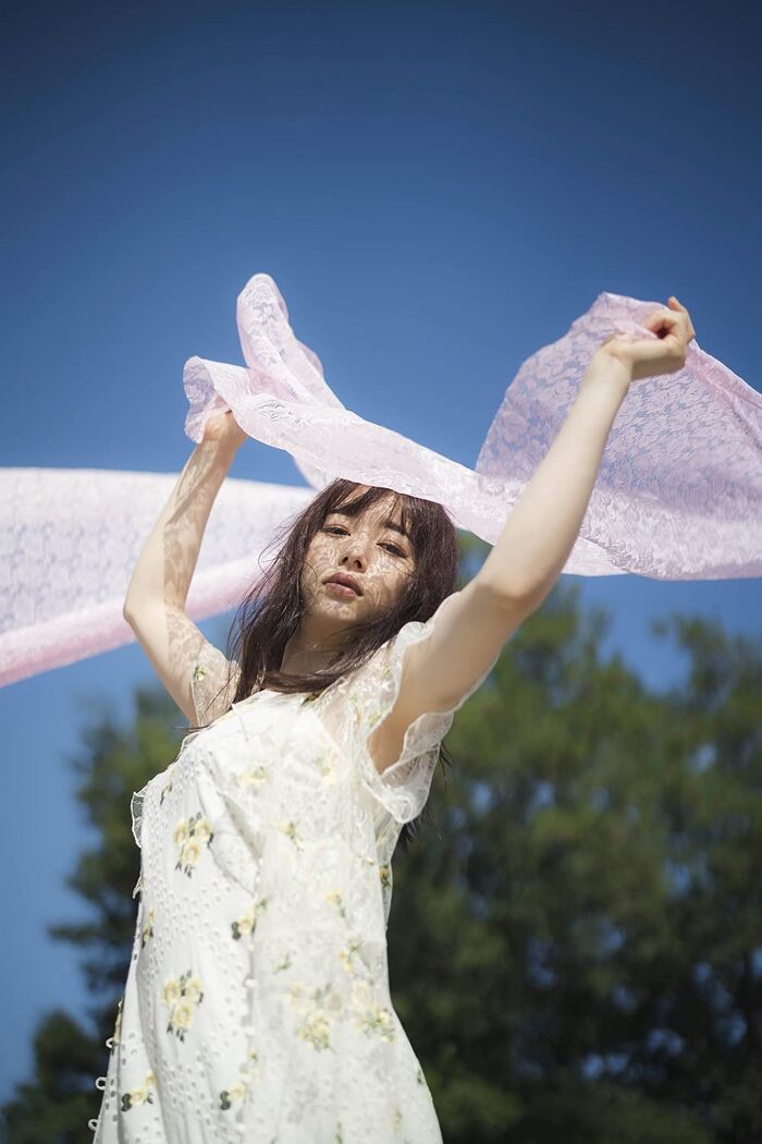 【Image】Sakurai Hinako, boldly show off the cleavage! 1 overall in the 2022 calendar book! Unveil an adult side in the costume that attacked! 7th image