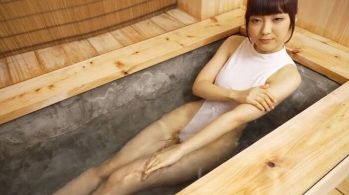 腹筋が凄いと話題だった元Jrアイドル高梨あい、ローライズショーツで股間ギリギリまで攻めちゃってるww 22th image