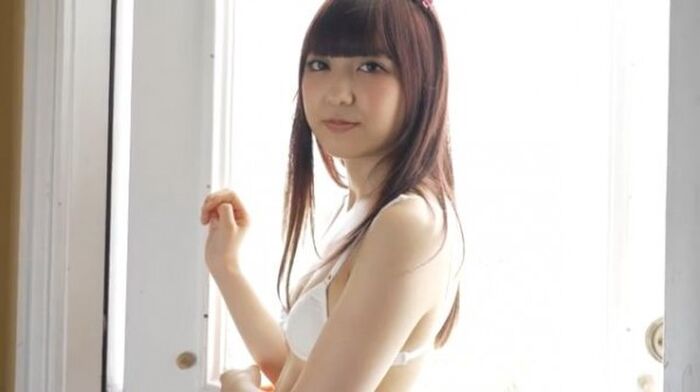 腹筋が凄いと話題だった元Jrアイドル高梨あい、ローライズショーツで股間ギリギリまで攻めちゃってるww 5th image
