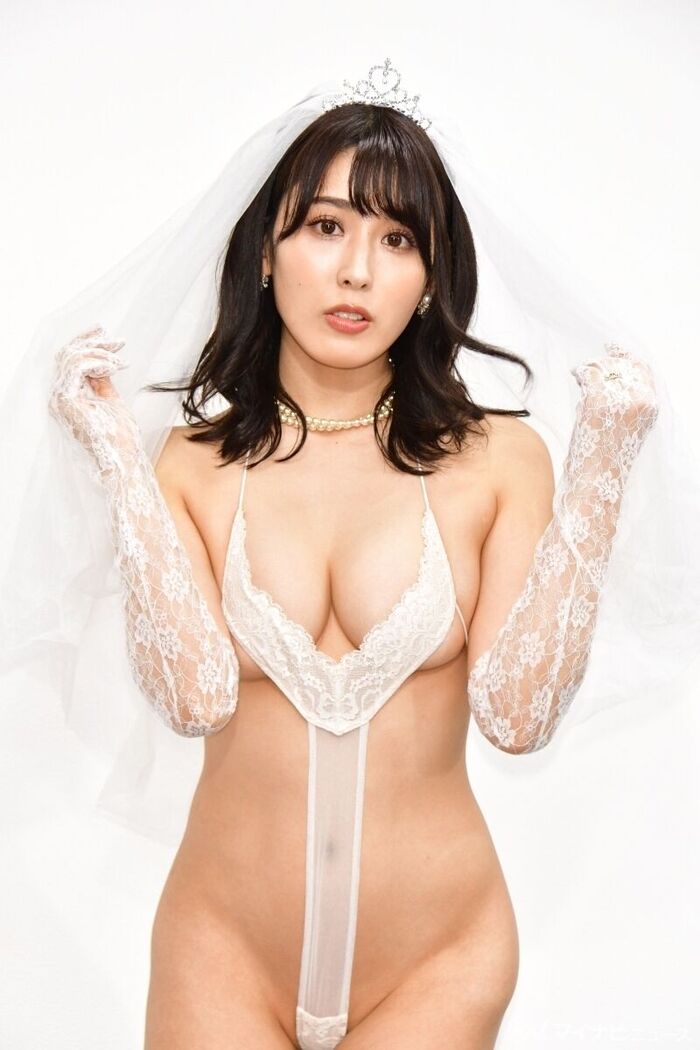 B89W58H86, gradle of outstanding proportions to sheer wedding figure 3th image