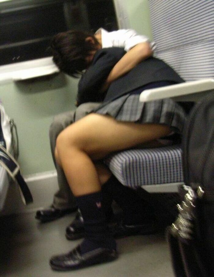 JK train panchira image 81 sheets! Super mini schoolgirl's face-to-face triangular chiller and low angle foot combination summary 78th image