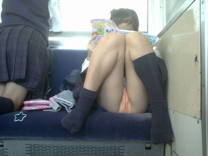 JK train panchira image 81 sheets! Super mini schoolgirl's face-to-face triangular chiller and low angle foot combination summary 83th image