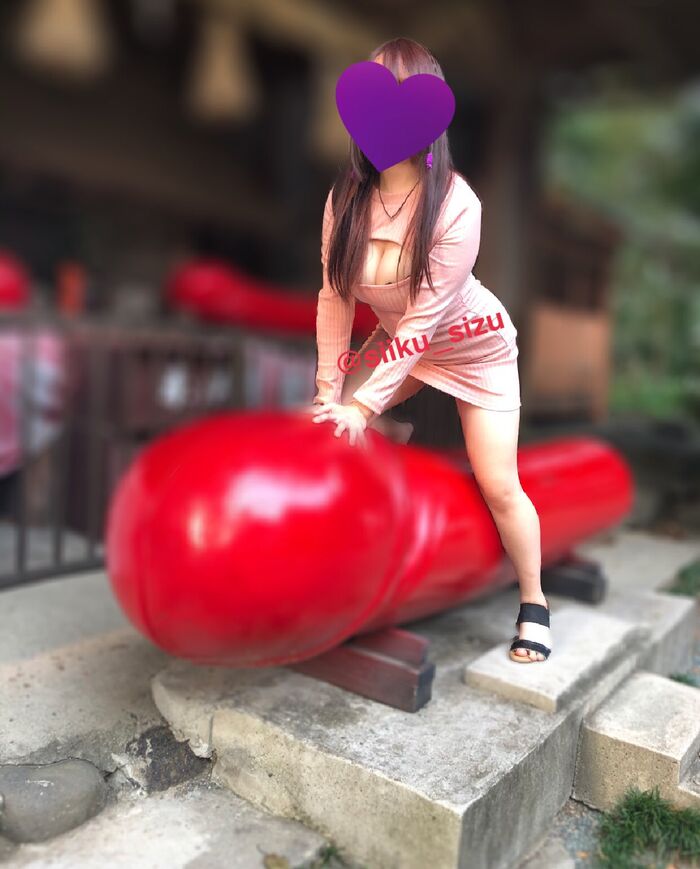 An exposed perverted J cup married woman (20) is exposed to decapai in the city! 26th image