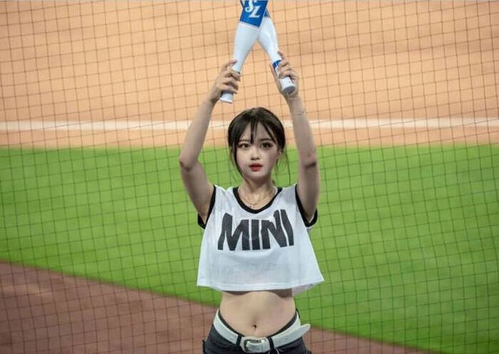 Goddess cheerleader infested in Korean professional baseball venue www maji love inevitable ... 36 sheets 16th image