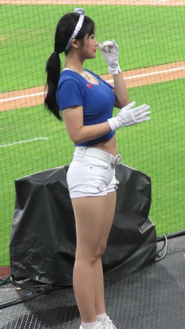 Goddess cheerleader infested in Korean professional baseball venue www maji love inevitable ... 36 sheets 26th image