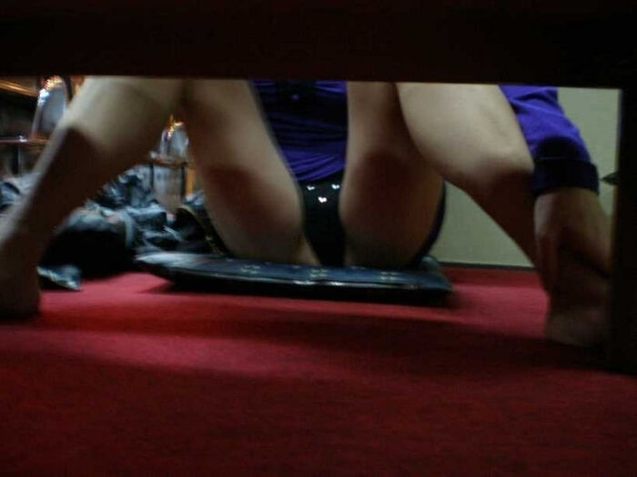 Panchira street shooting erotic image voyeur from under the table 150 sheets 74th image
