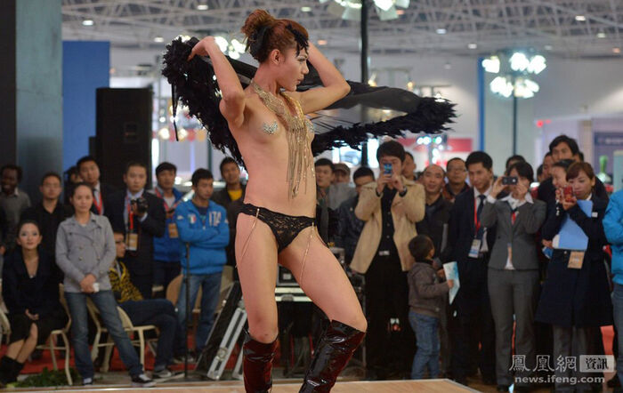 Chinese campers whose exposure is too extreme are too erotic and do not stop erection ... 60th image