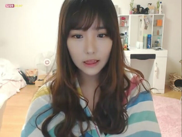A transcendent beautiful girl is erotic distribution in Korean live chat www 12th image