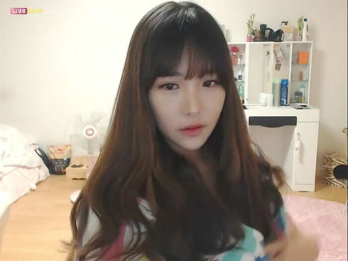 A transcendent beautiful girl is erotic distribution in Korean live chat www 18th image