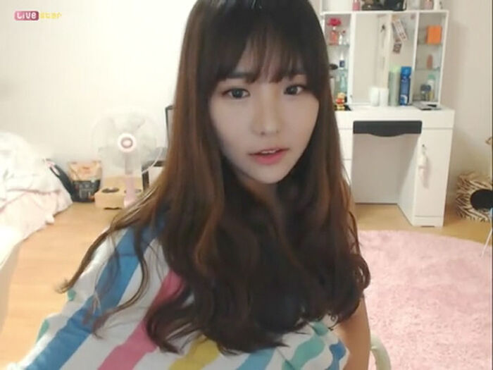 A transcendent beautiful girl is erotic distribution in Korean live chat www 20th image
