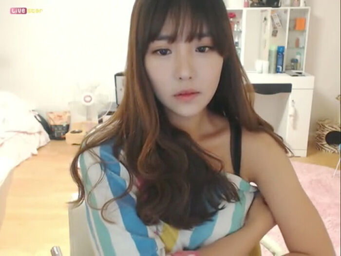 A transcendent beautiful girl is erotic distribution in Korean live chat www 21th image
