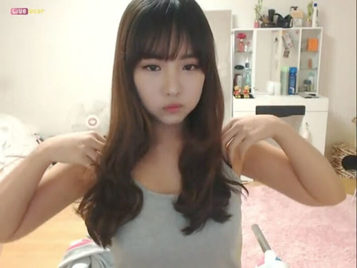 A transcendent beautiful girl is erotic distribution in Korean live chat www 3th image