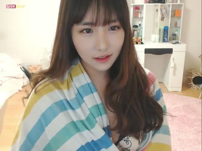 A transcendent beautiful girl is erotic distribution in Korean live chat www 32th image