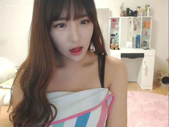 A transcendent beautiful girl is erotic distribution in Korean live chat www 44th image