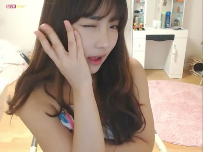A transcendent beautiful girl is erotic distribution in Korean live chat www 67th image