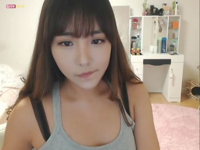 A transcendent beautiful girl is erotic distribution in Korean live chat www 8th image