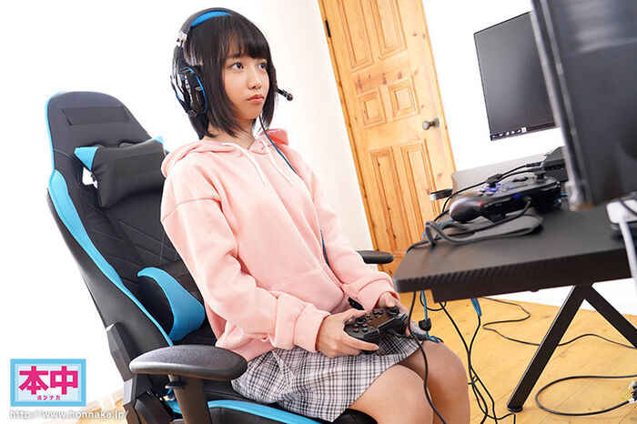 I'm a gamer, but I also like sex! Minimum 18-year-old slender beautiful breasts daughter AV debut Kita --(ー∀ º)----!! 2th image
