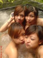 Hot spring trip between women ... Playful erotic images of girls who ran away from everyday life with a sense of openness