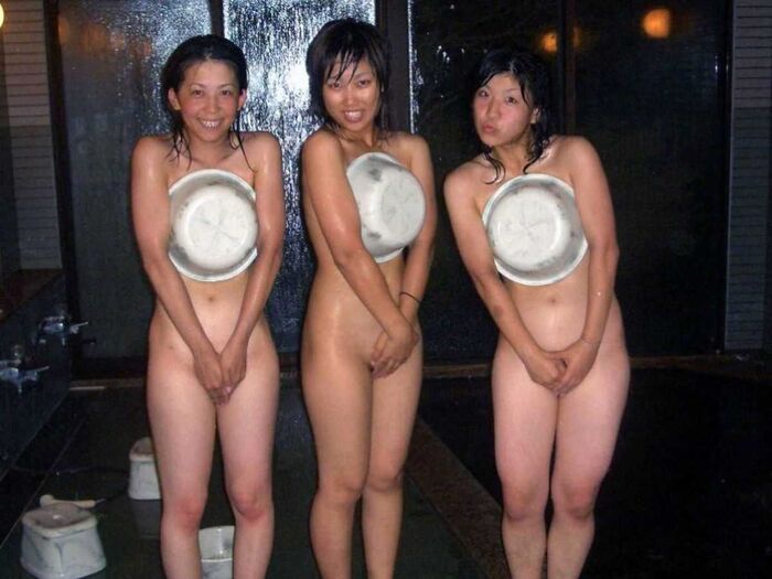 Hot spring trip between women ... Playful erotic images of girls who ran away from everyday life with a sense of openness 15th image