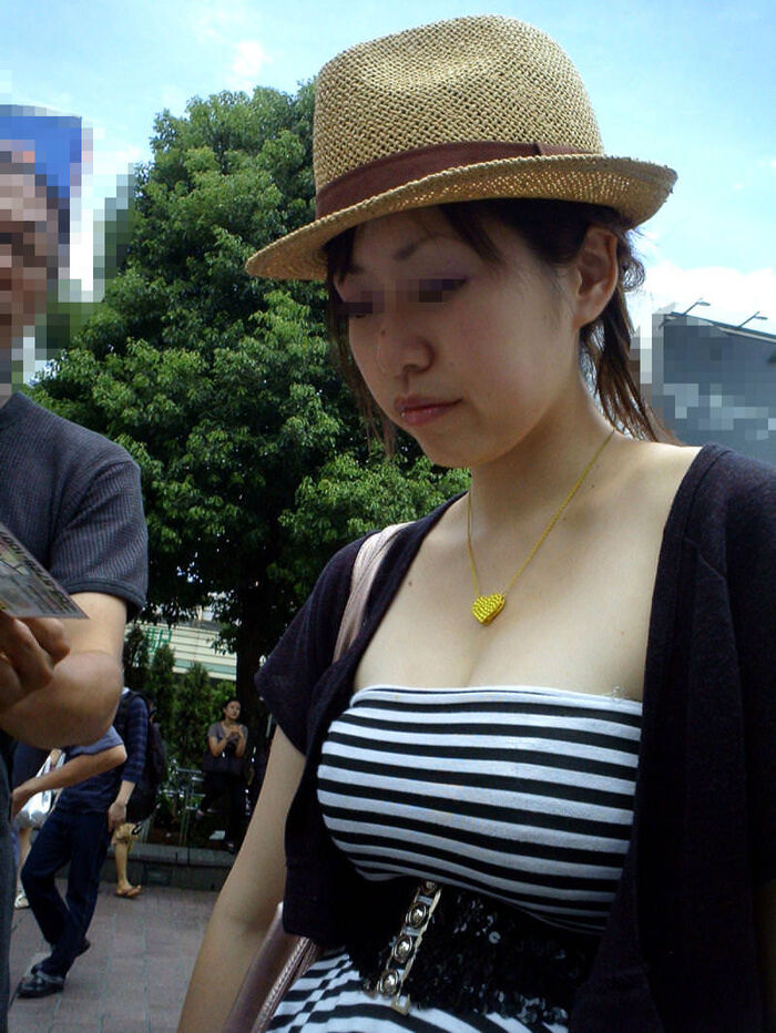 Voyeur street shooting erotic image of an intensely erotic amateur named clothes 10th image