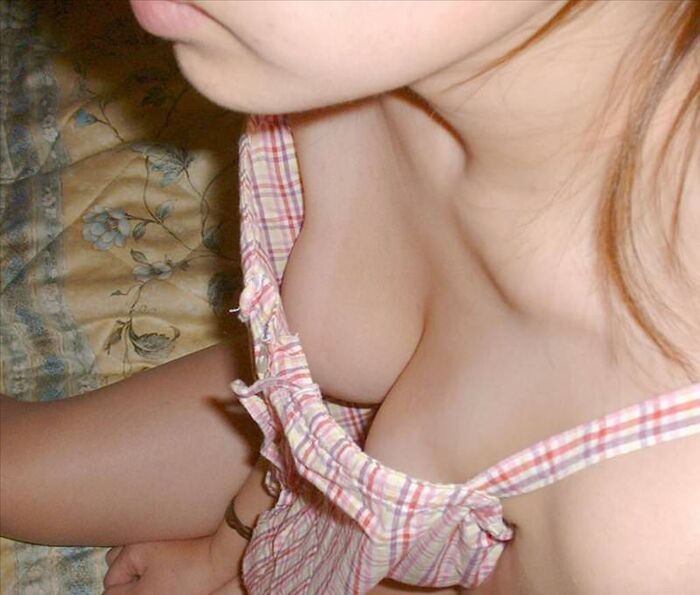 Domestic voyeur erotic image of the nipple of the chest chiller that I happened to see 21th image