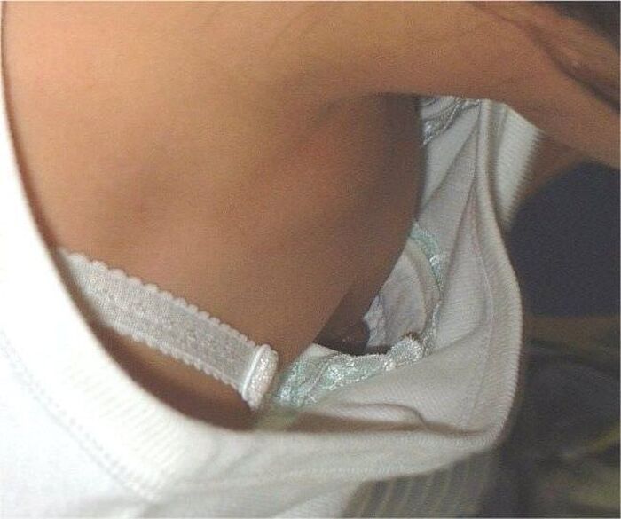 Domestic voyeur erotic image of the nipple of the chest chiller that I happened to see 28th image